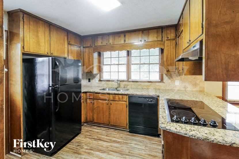 1739 Killian Hill Rd Sw - Photo 6 of 16