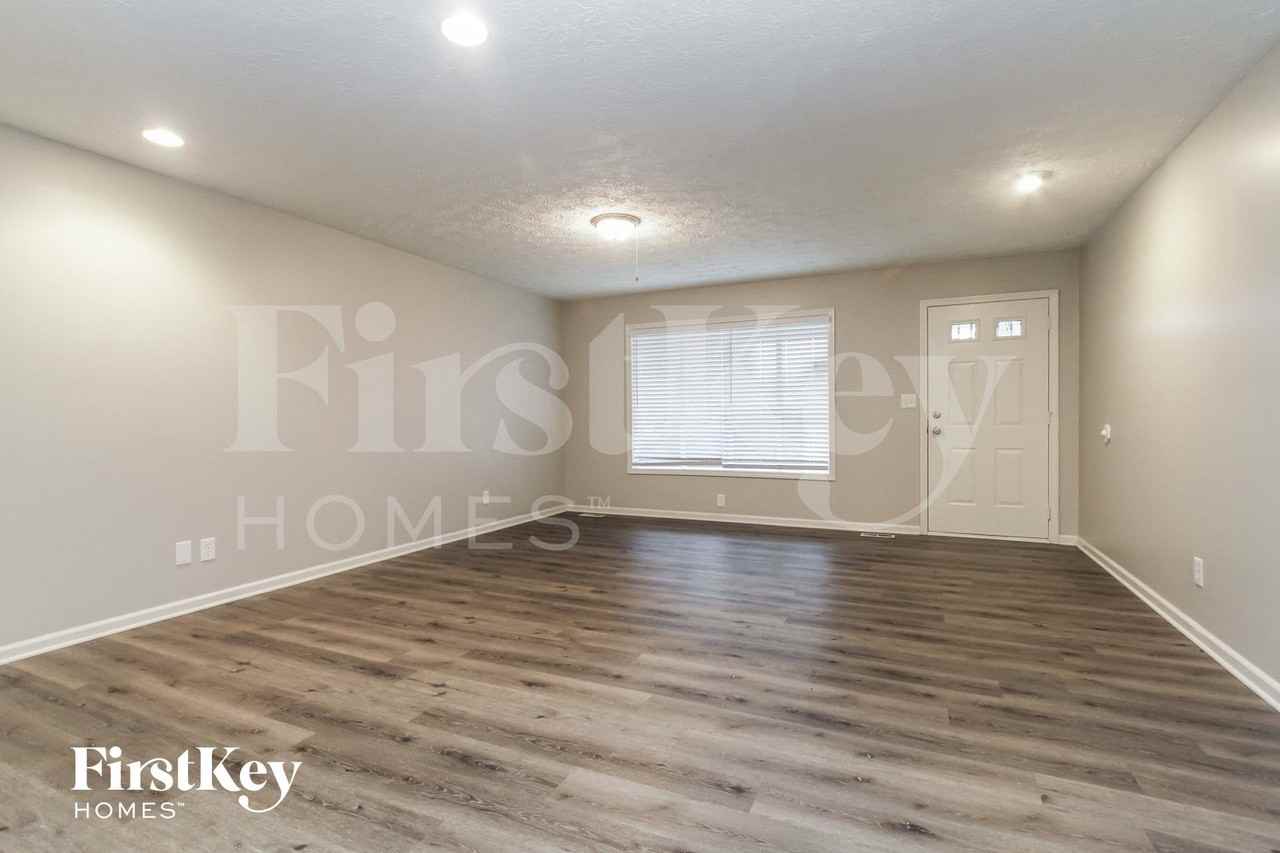 10431 Lawnhaven Cir - Photo 3 of 16
