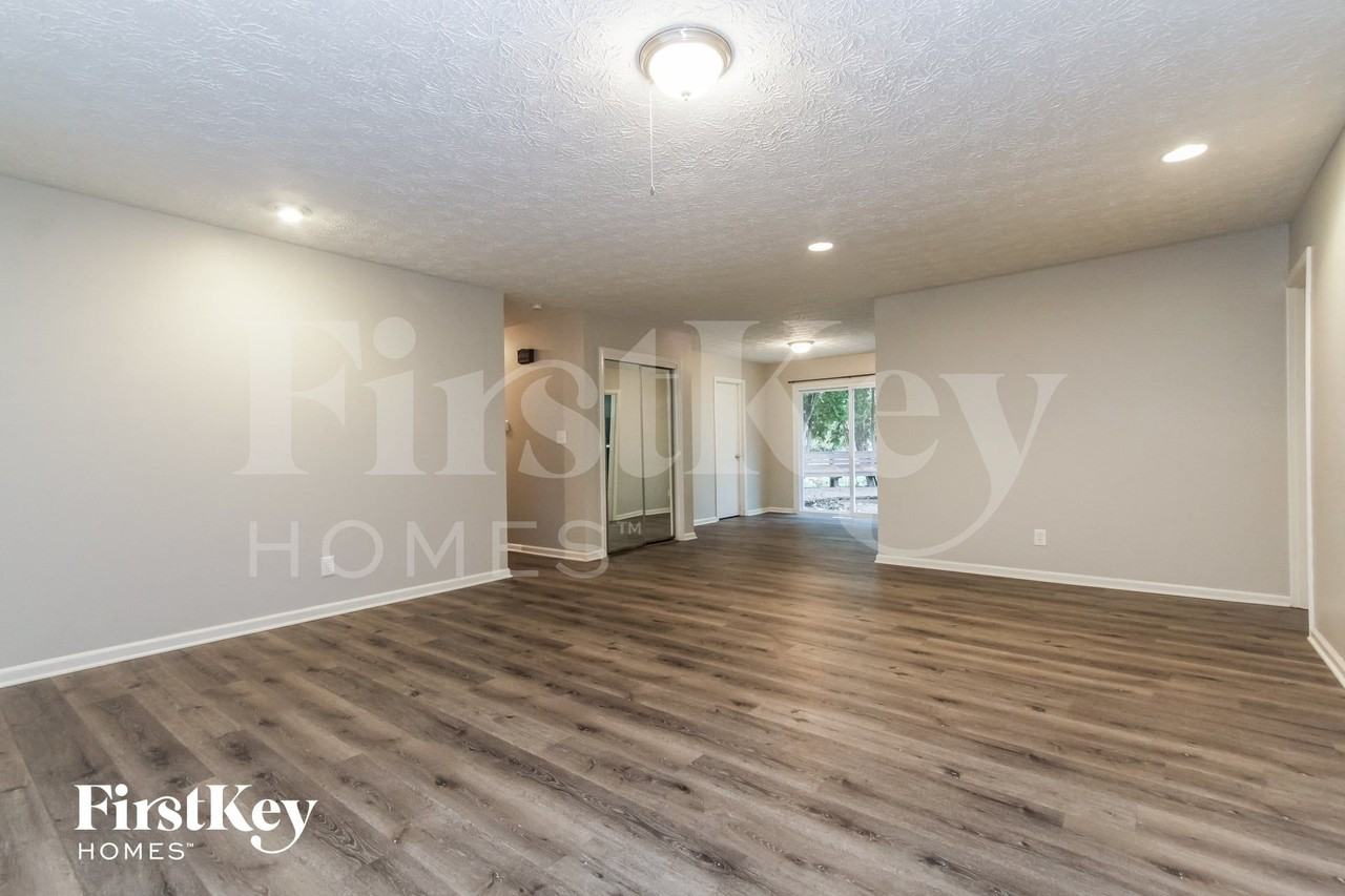 10431 Lawnhaven Cir - Photo 4 of 16