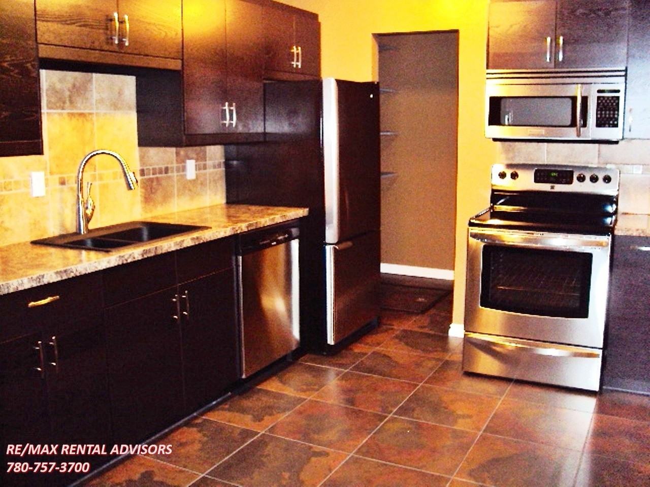 2204 118 St Nw - Photo 2 of 8