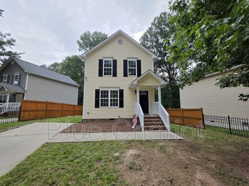 704 Brye St - Photo 2 of 34