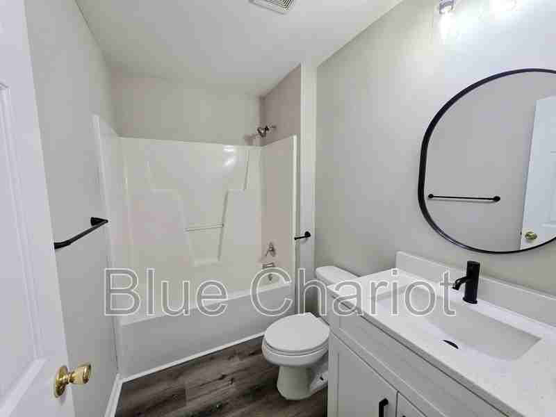 704 Brye St - Photo 3 of 34