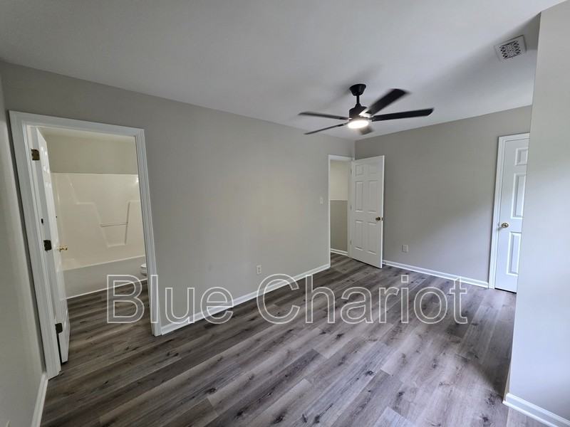 704 Brye St - Photo 4 of 34