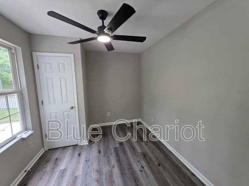 704 Brye St - Photo 7 of 34