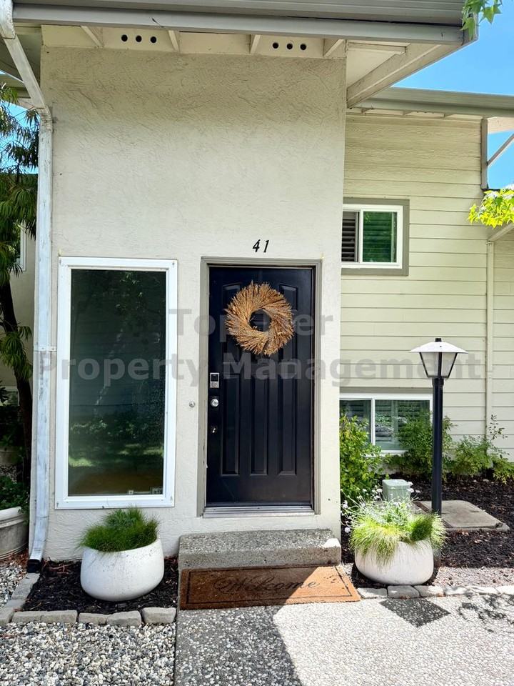 41 Janin Pl - Photo 2 of 22