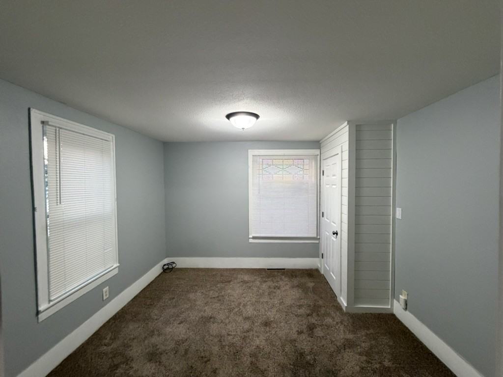 1310 Oak St #DOWN - Photo 3 of 9