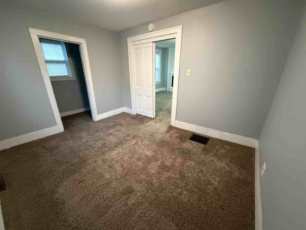 1310 Oak St #DOWN - Photo 4 of 9