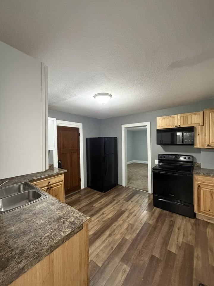 1310 Oak St #DOWN - Photo 7 of 9
