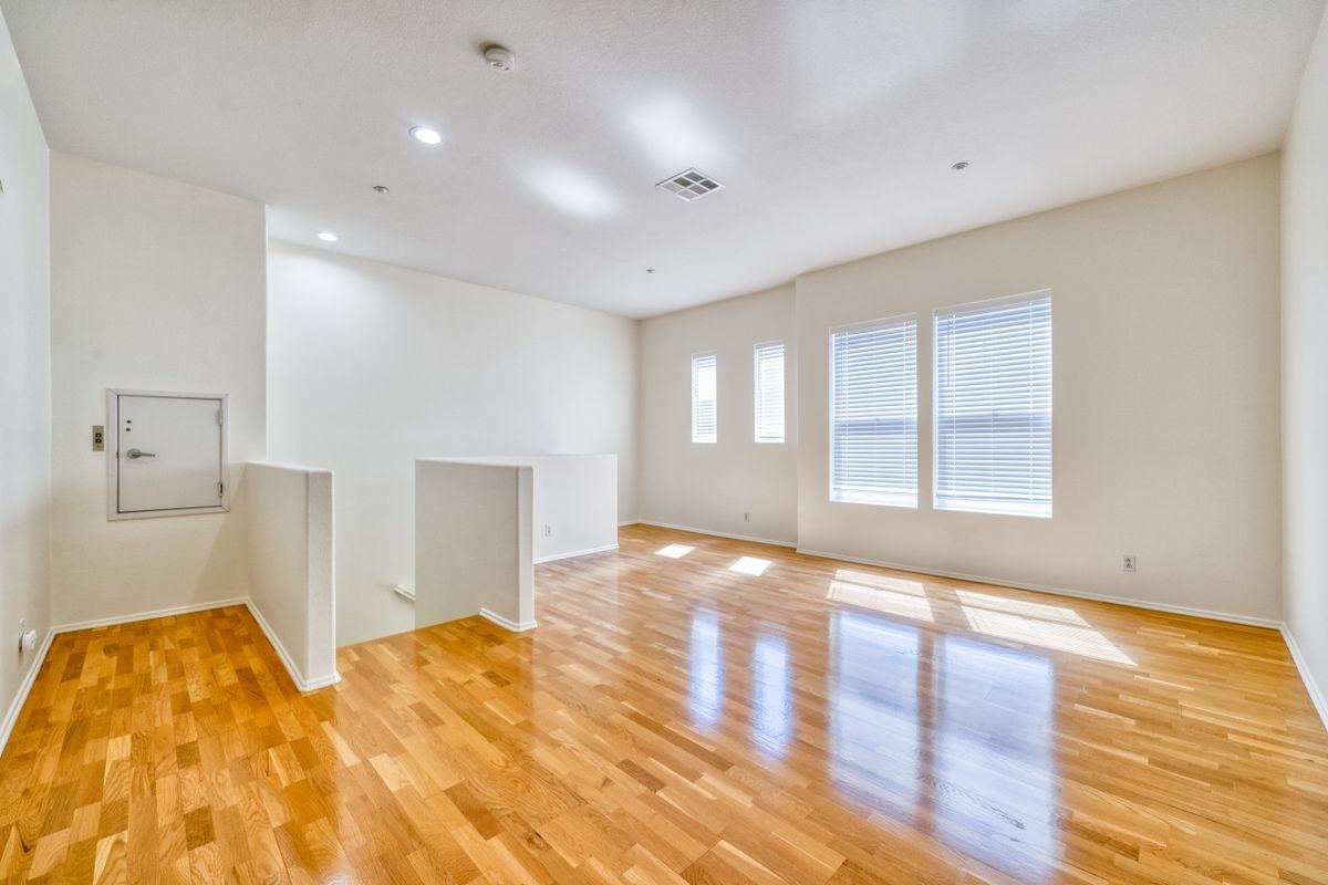 1133 Jewett Dr - Photo 4 of 34