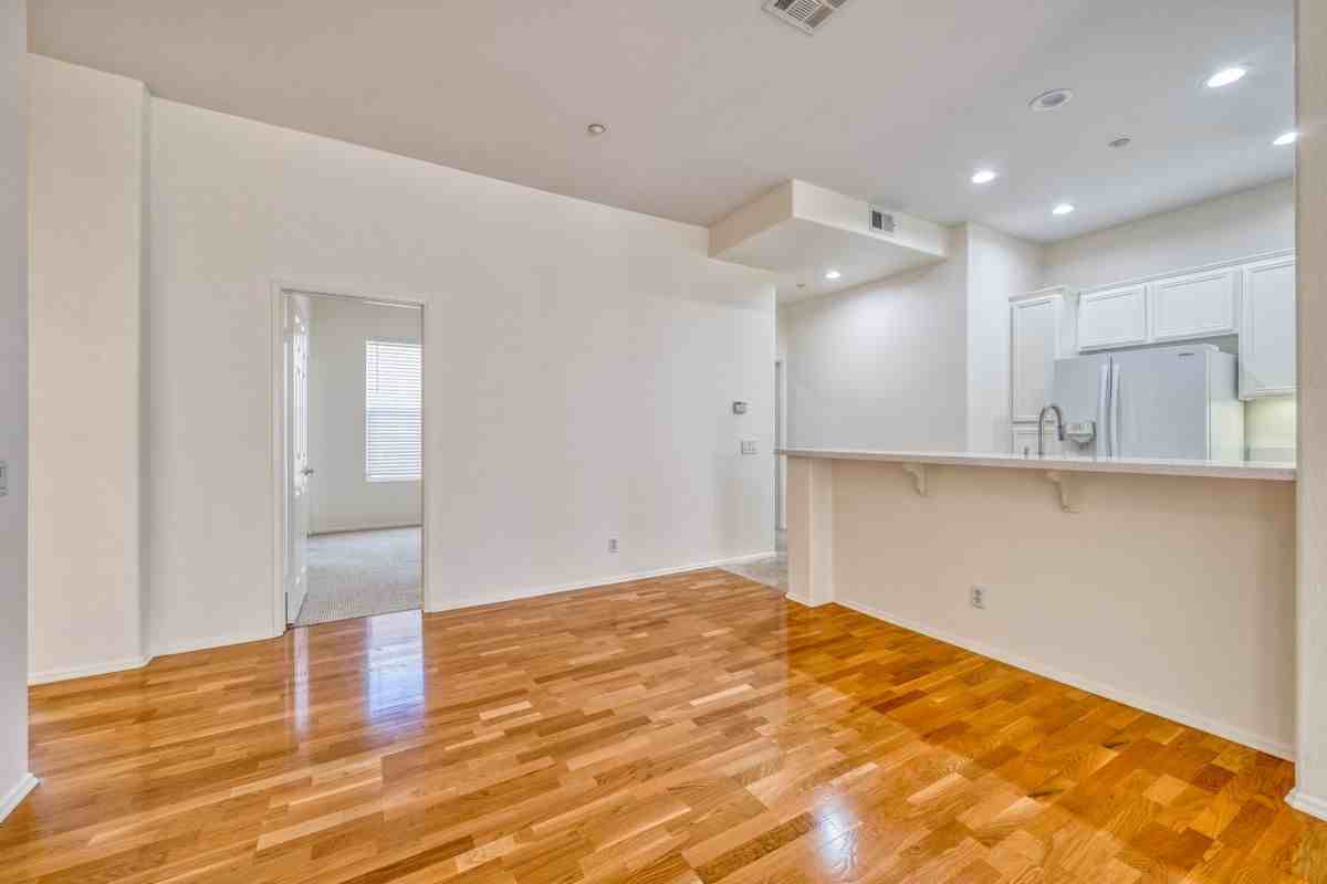 1133 Jewett Dr - Photo 5 of 34
