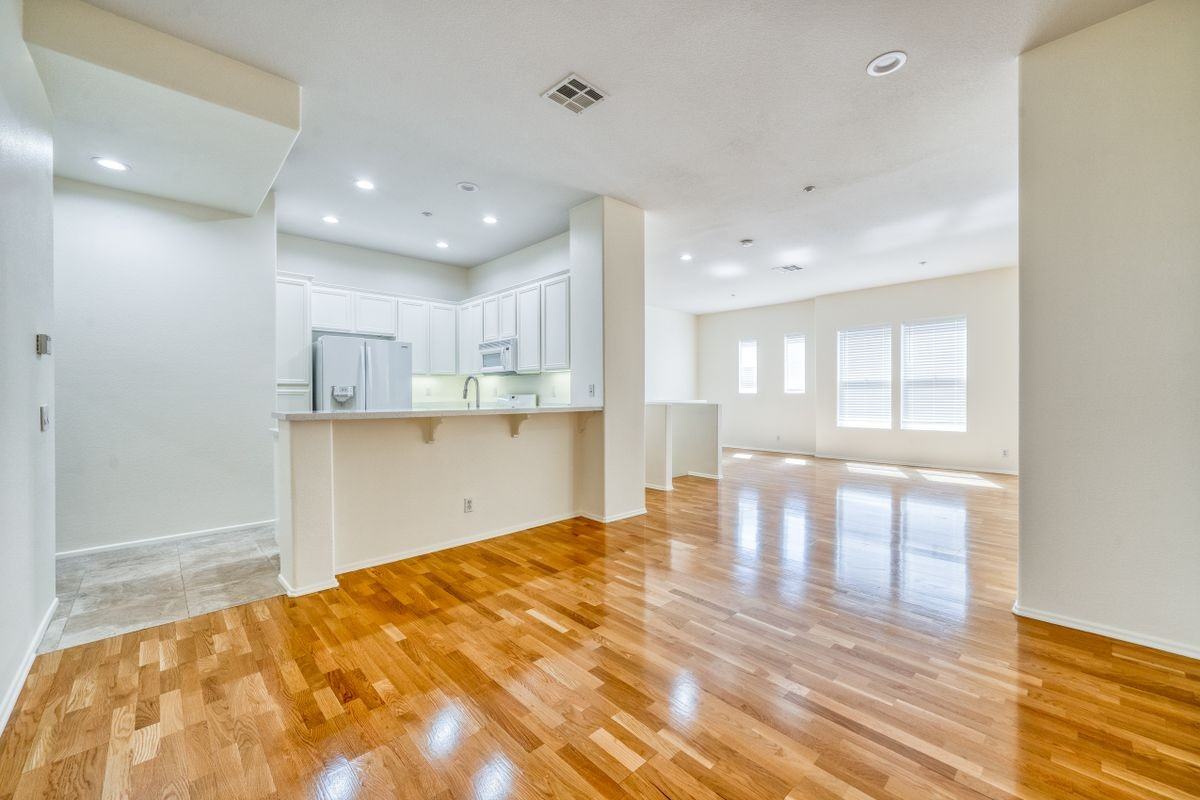 1133 Jewett Dr - Photo 6 of 34