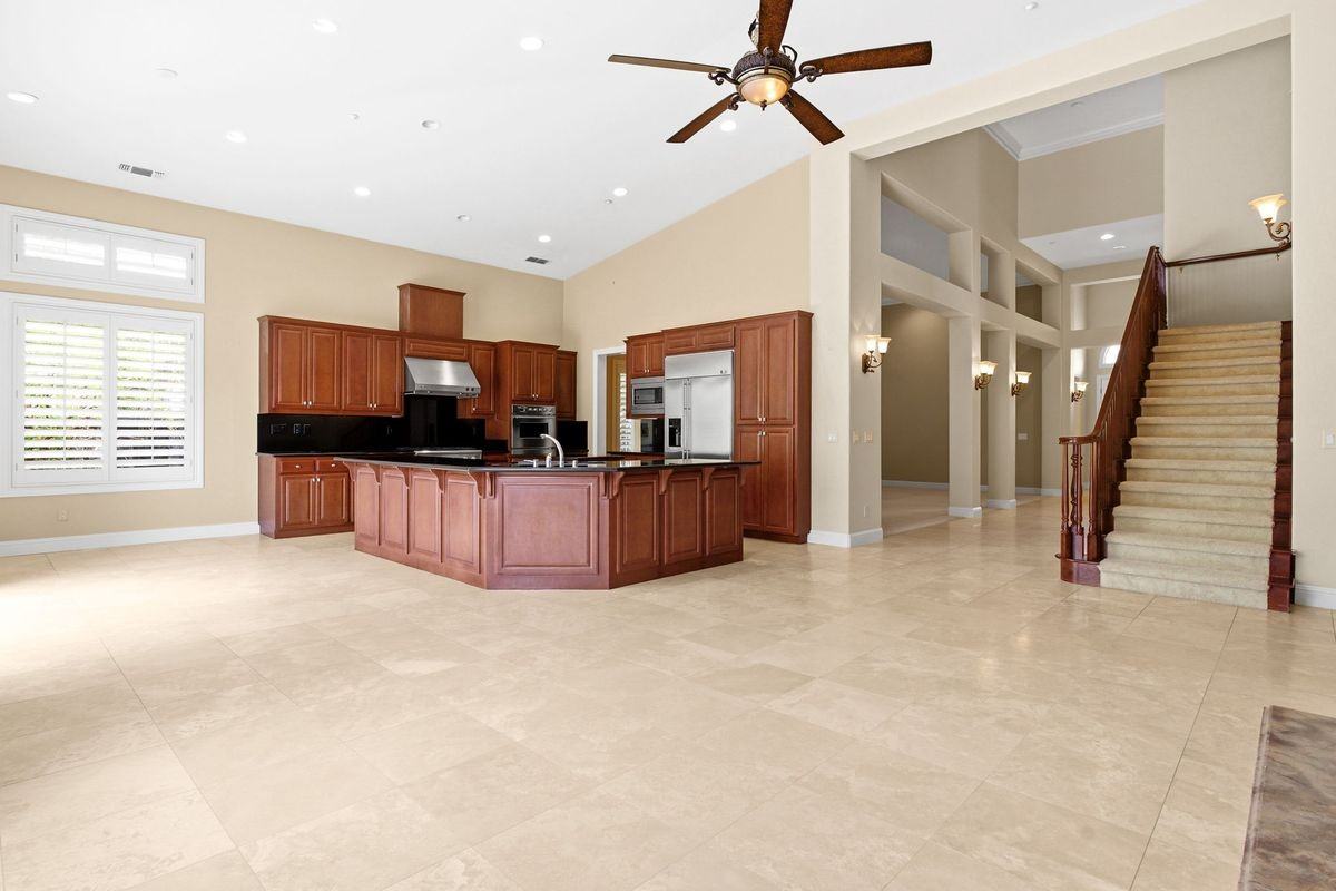 309 Whitcliff Ct - Photo 4 of 50