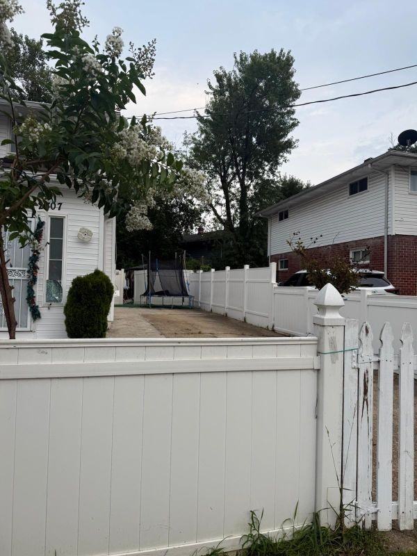2307 Virginia Ave - Photo 2 of 10