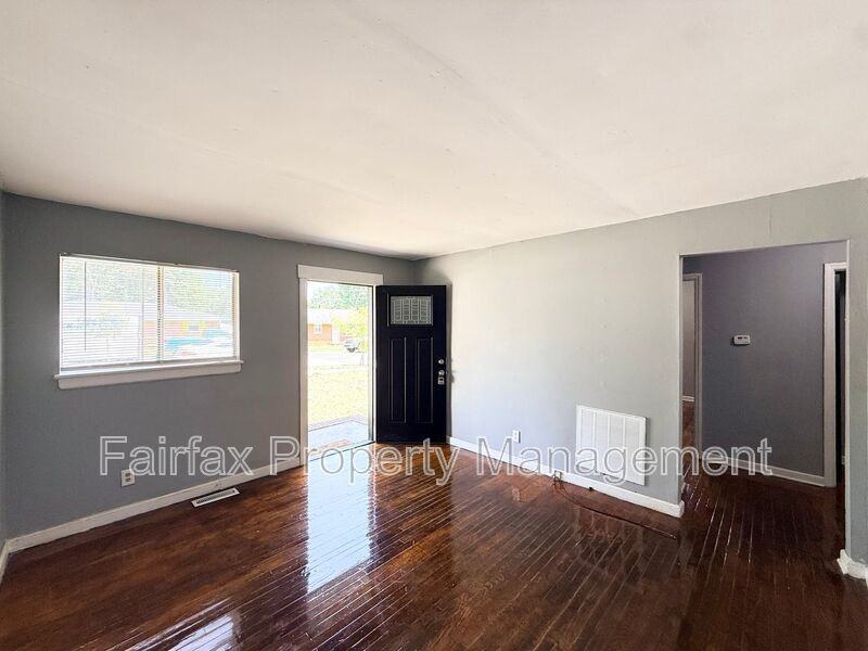 2308 Nebo St - Photo 4 of 21