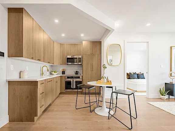 12 84A Cooper St #12 - Photo 2 of 3