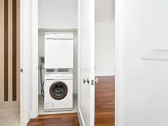 402 E 51st St #13 - Photo 3 of 3