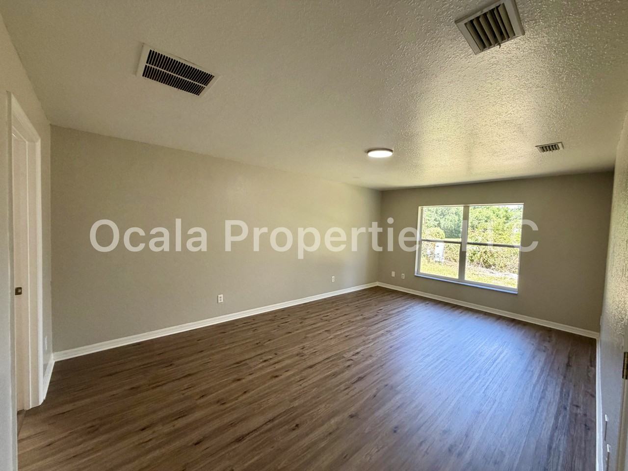 1 Olive Ln - Photo 2 of 24