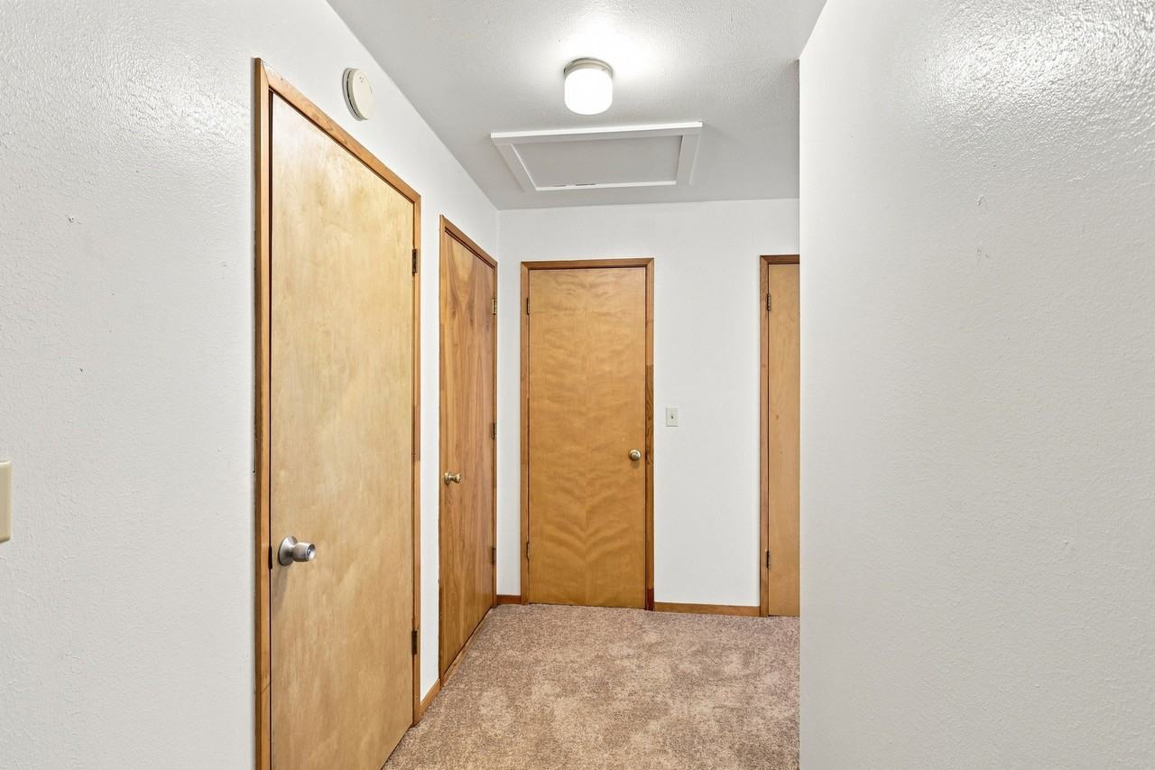 411 Pennsylvania Ave - Photo 7 of 42