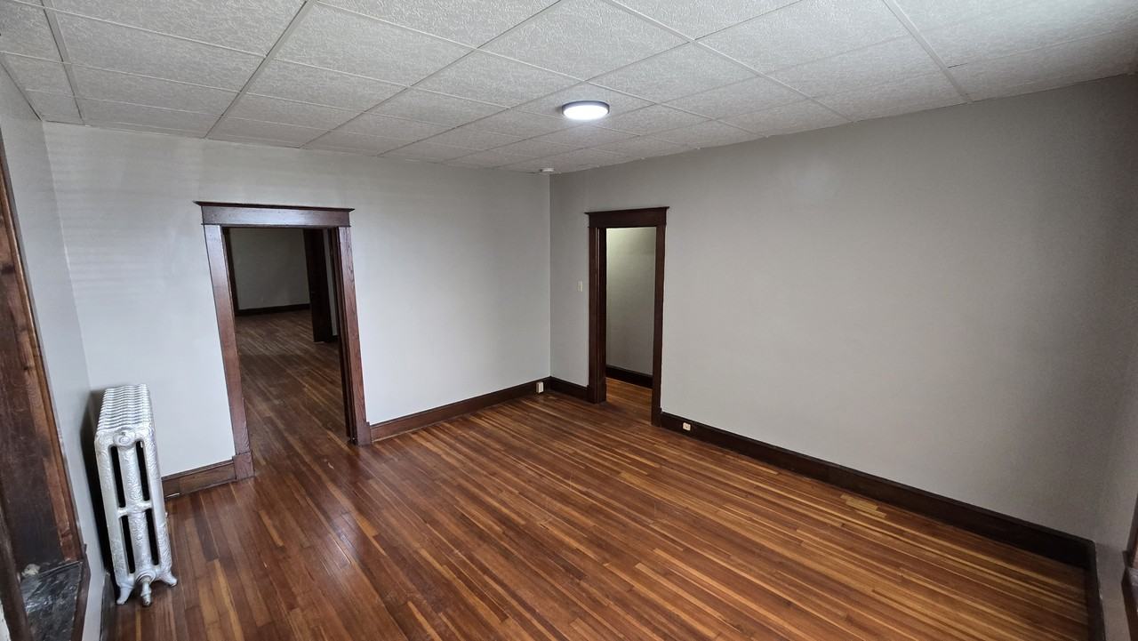 715 Oak Hill Ave #1S - Photo 3 of 14