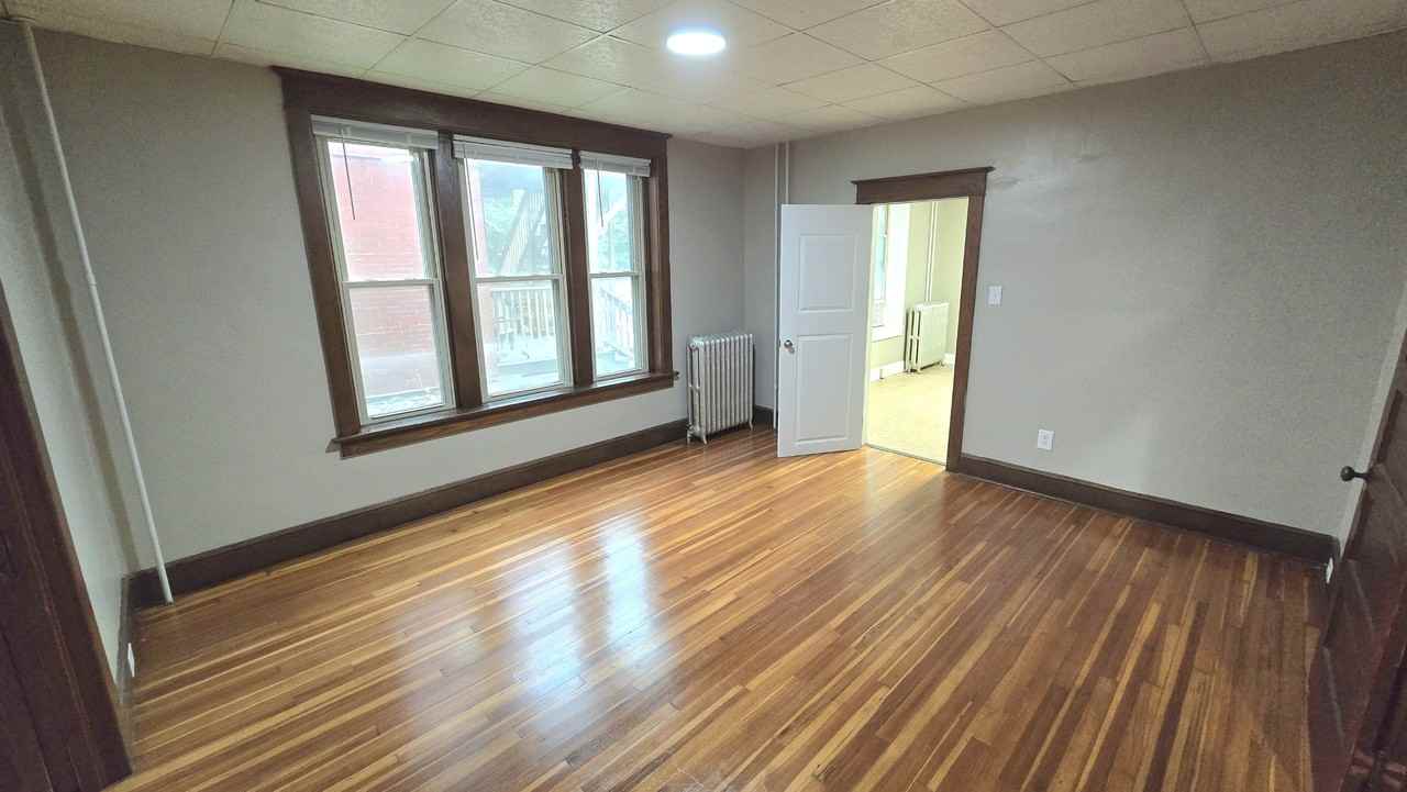 715 Oak Hill Ave #1S - Photo 6 of 14