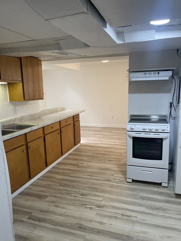 1622 Humboldt St #B - Photo 6 of 9