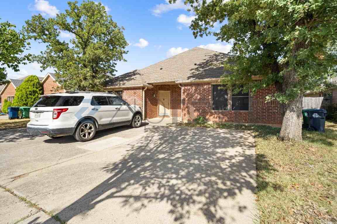 1204 Mulkey Ln - Photo 2 of 28