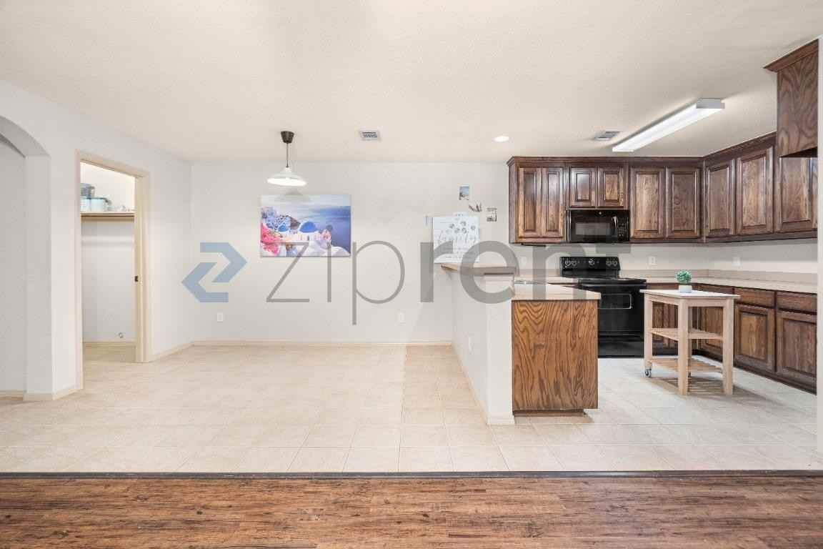 1204 Mulkey Ln - Photo 6 of 28
