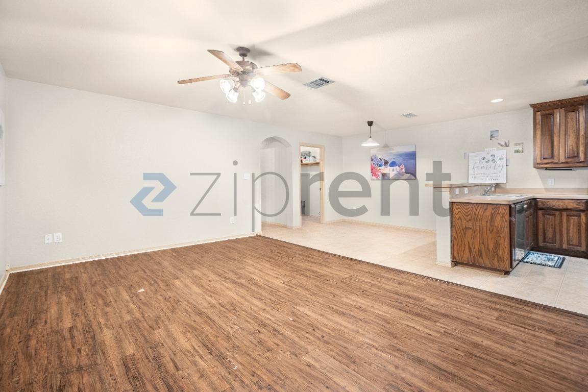 1204 Mulkey Ln - Photo 7 of 28