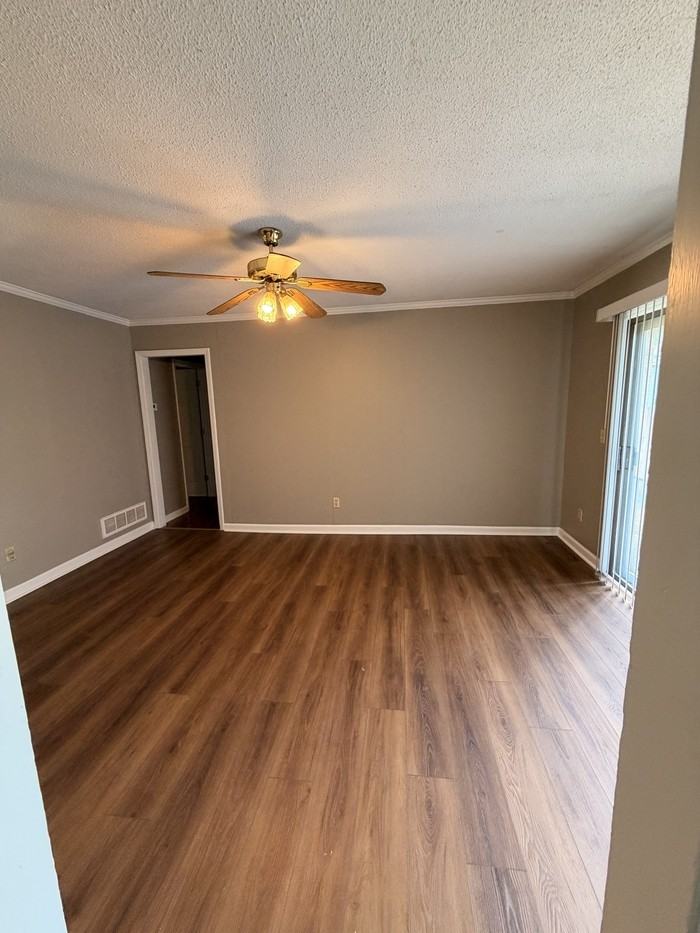 159 Redwood Ct - Photo 2 of 16