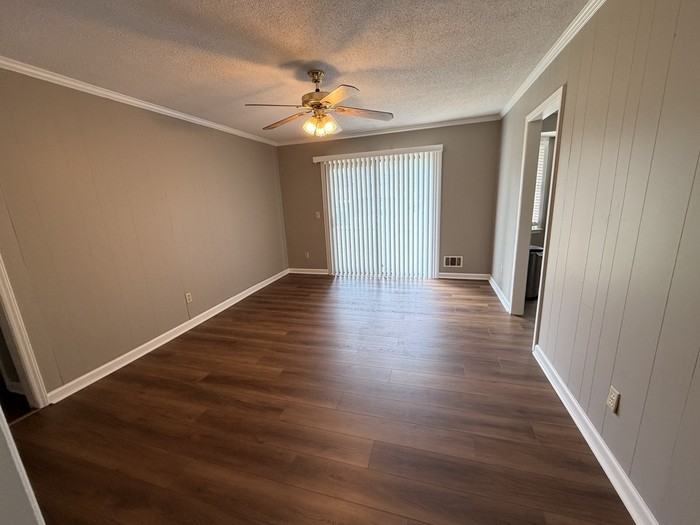159 Redwood Ct - Photo 3 of 16