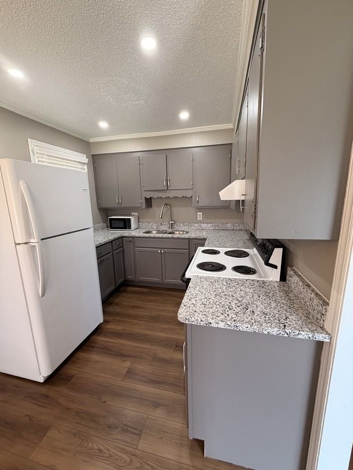 159 Redwood Ct - Photo 4 of 16