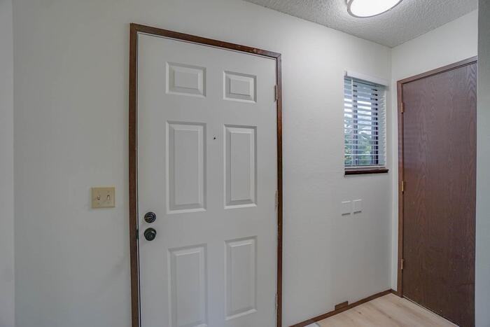321 Ne 105th St - Photo 6 of 33