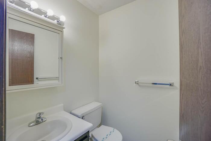 321 Ne 105th St - Photo 7 of 33