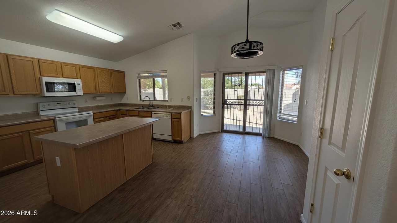 1129 E Nardini St - Photo 7 of 36