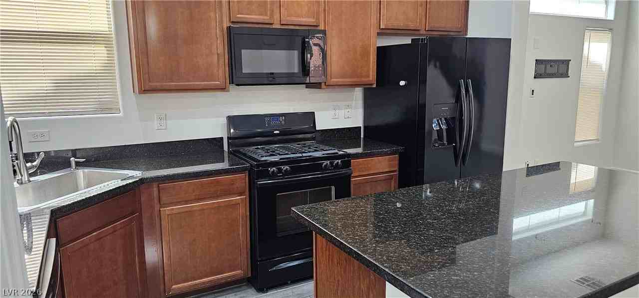7451 Benlomond Ave - Photo 6 of 30