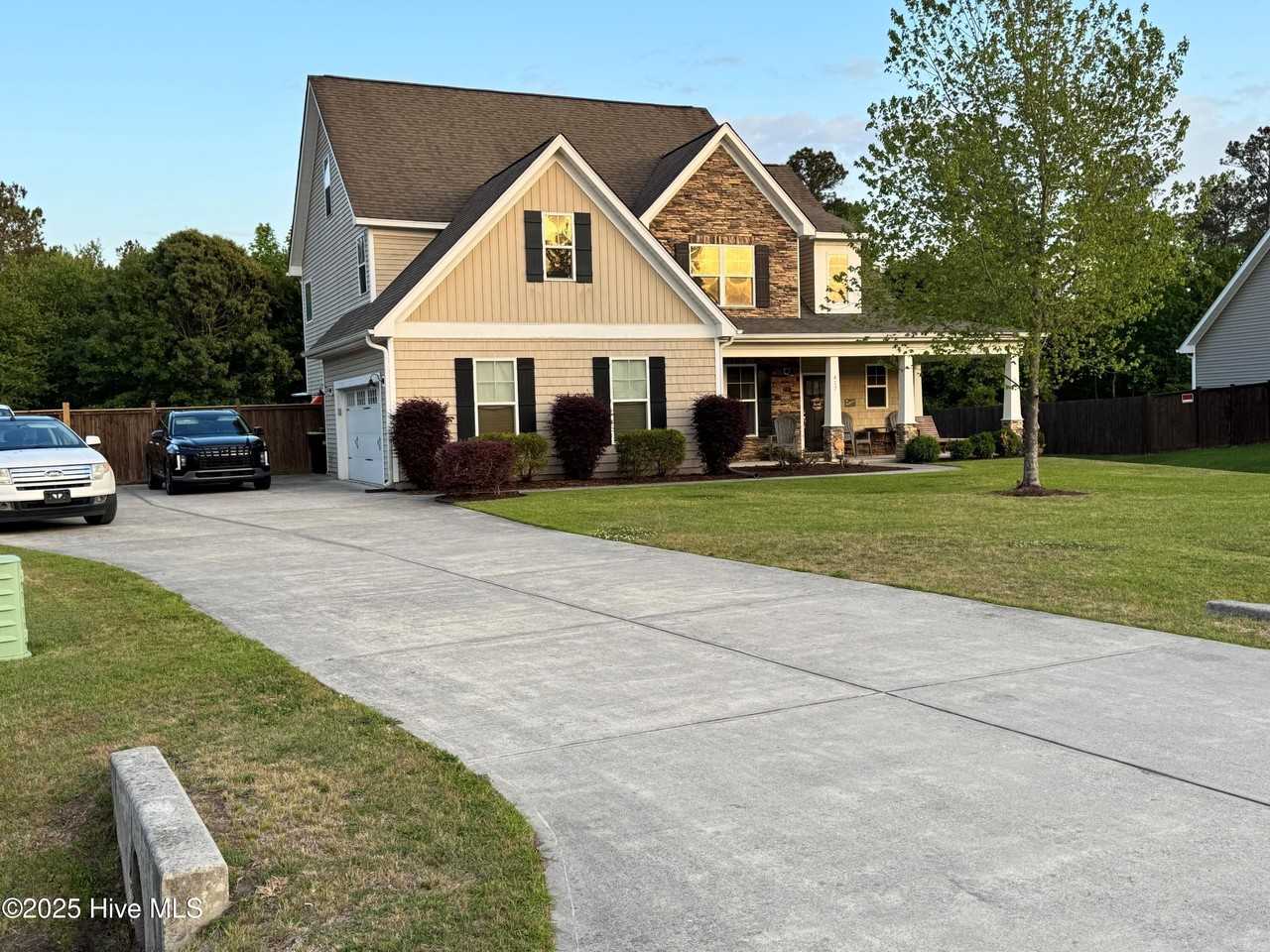 417 Wolfe Ln - Photo 2 of 27