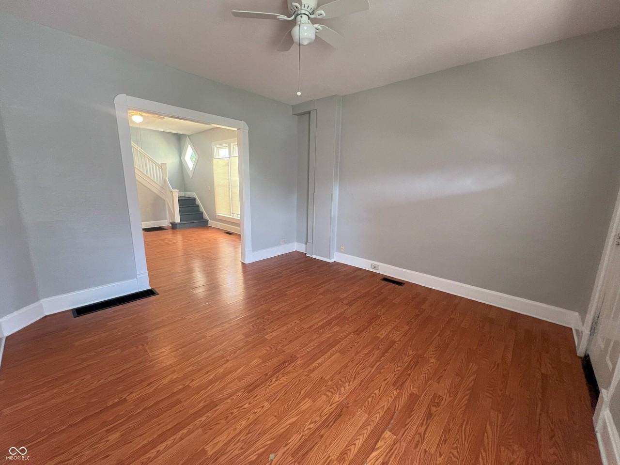 2106 Singleton St - Photo 2 of 18