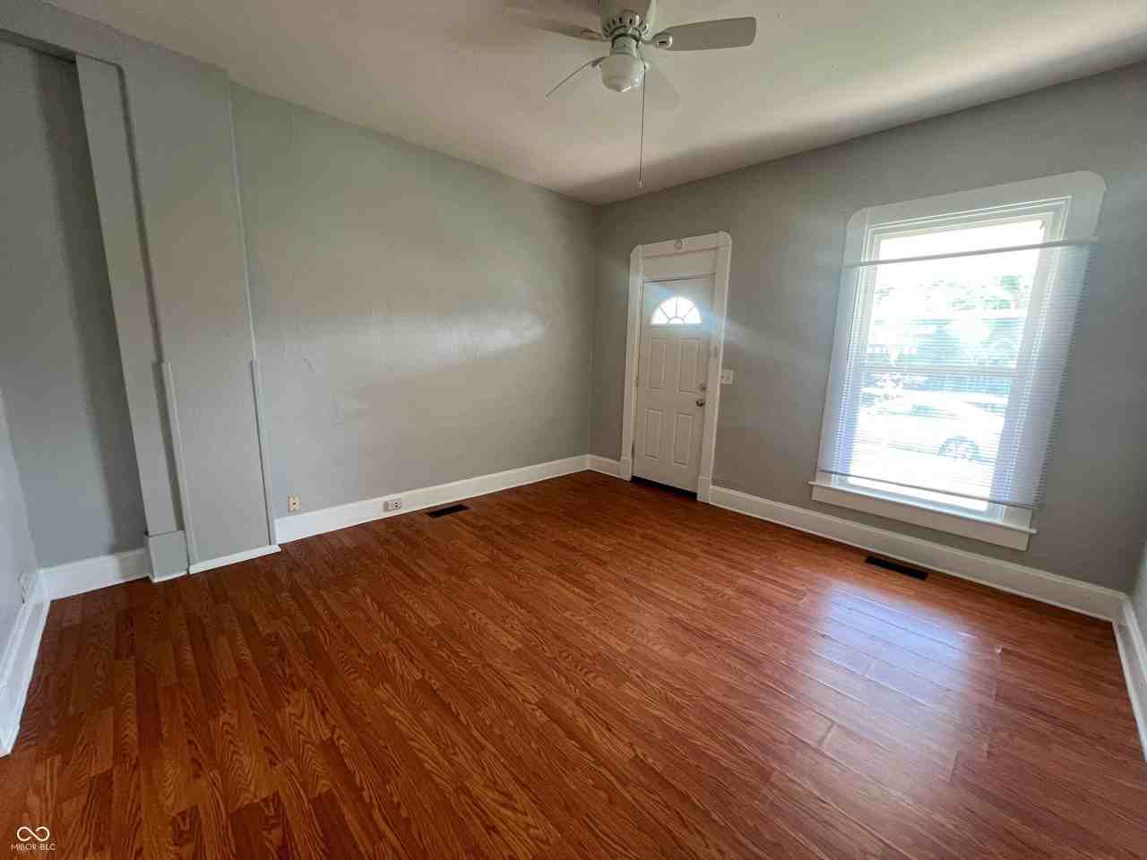 2106 Singleton St - Photo 3 of 18