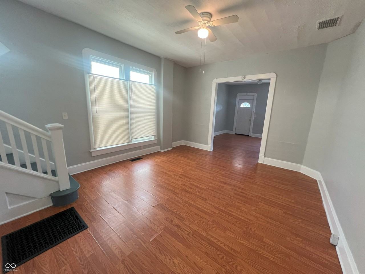2106 Singleton St - Photo 5 of 18