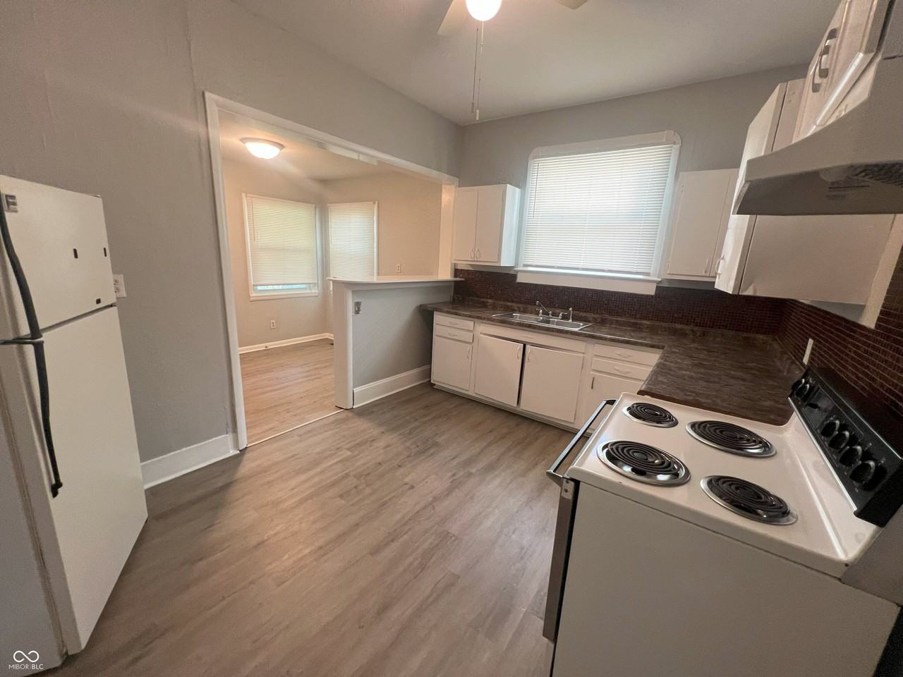 2106 Singleton St - Photo 7 of 18