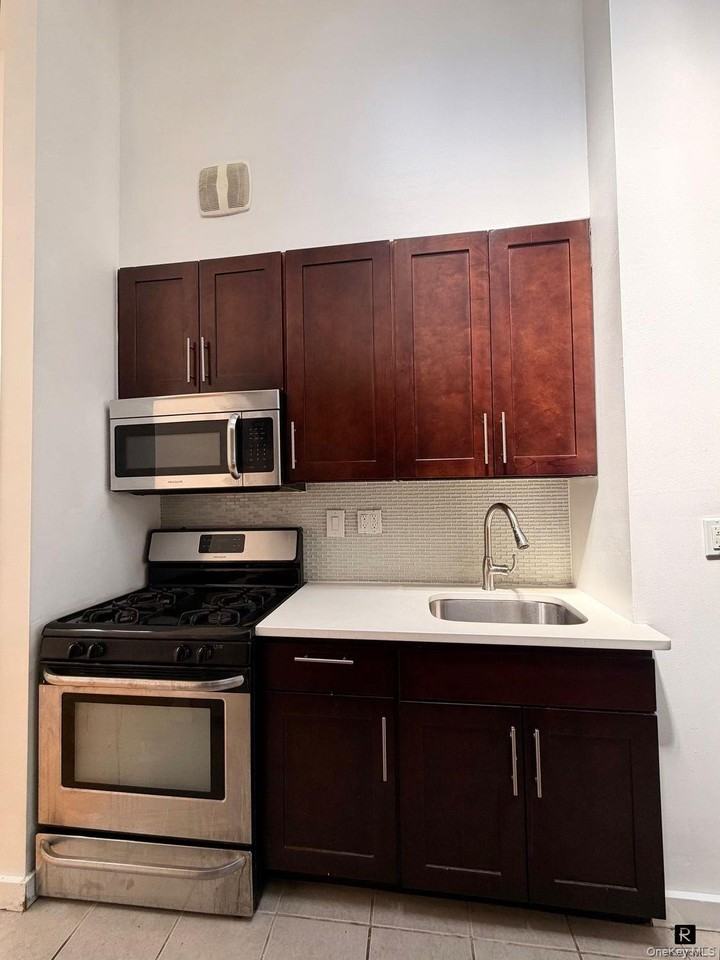 211 Wyckoff Ave #3L - Photo 4 of 18