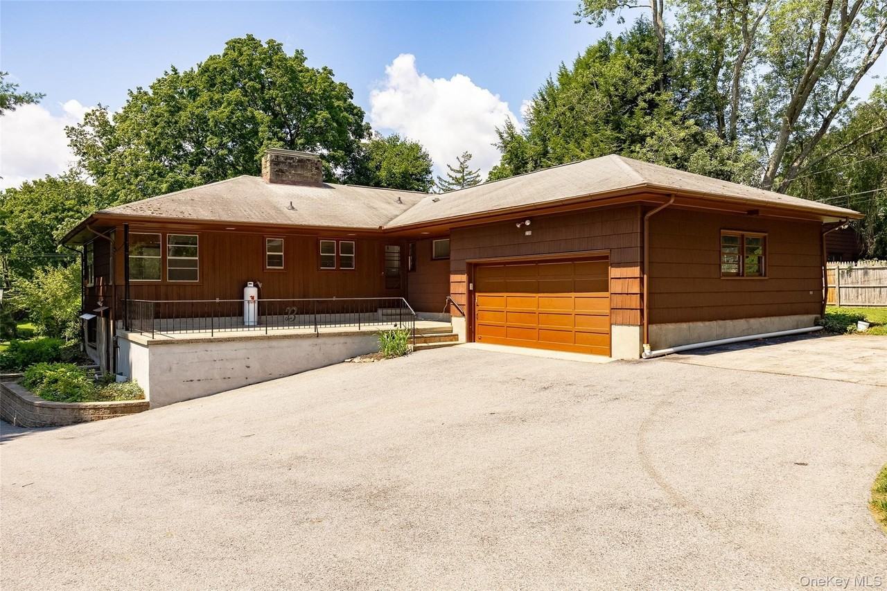 2108 New Hackensack Rd - Photo 2 of 24