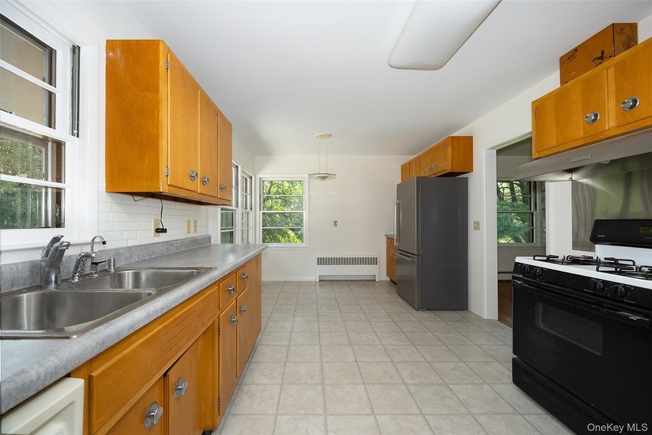 2108 New Hackensack Rd - Photo 5 of 24