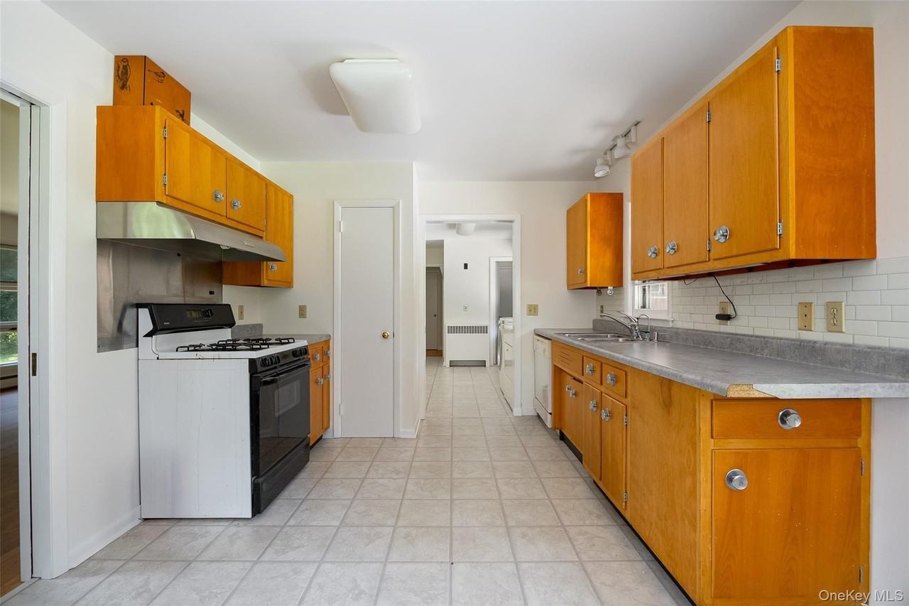 2108 New Hackensack Rd - Photo 6 of 24