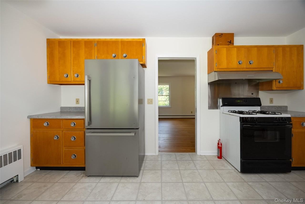 2108 New Hackensack Rd - Photo 7 of 24