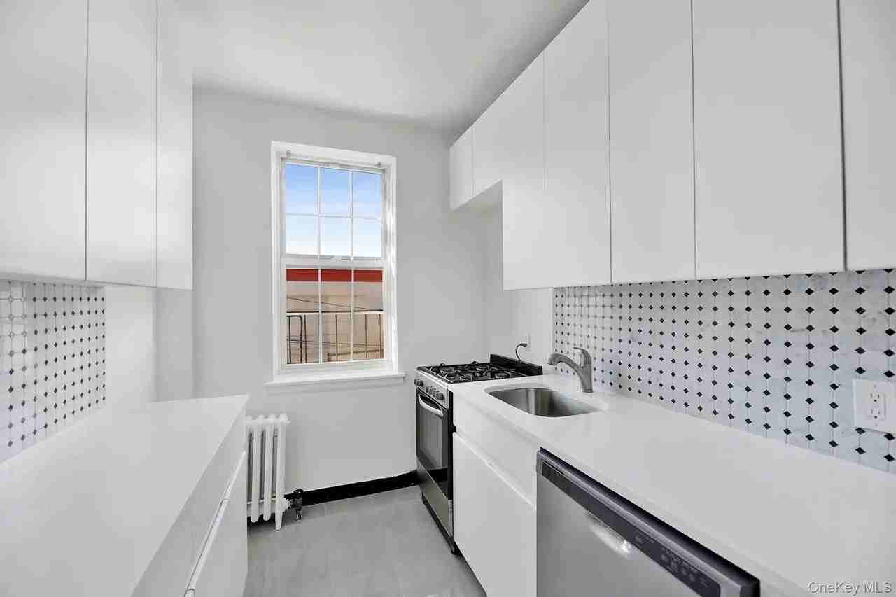 1 Ash Pl #2L - Photo 3 of 9