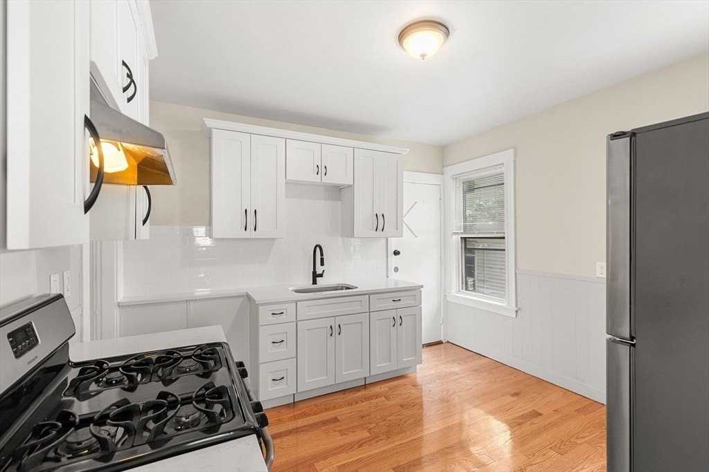 79 Nelson St #1 - Photo 4 of 27