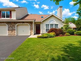 featured image of 10 Madison Ct