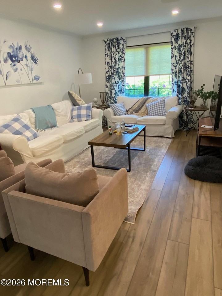 63 Apple Dr #63 - Photo 5 of 10