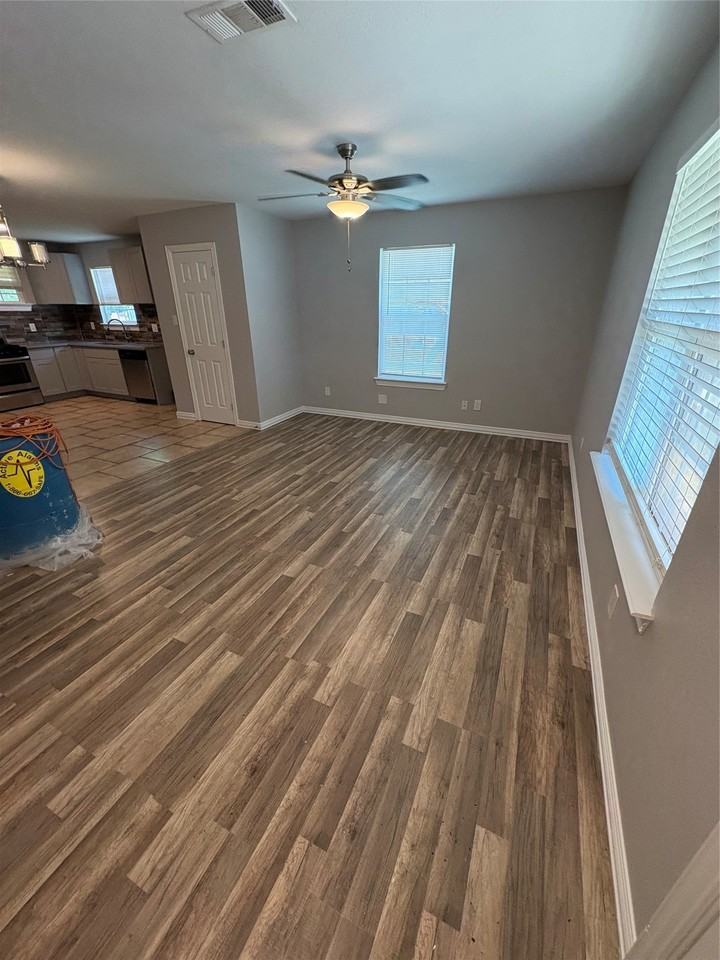 549 Neomi Ave - Photo 2 of 13